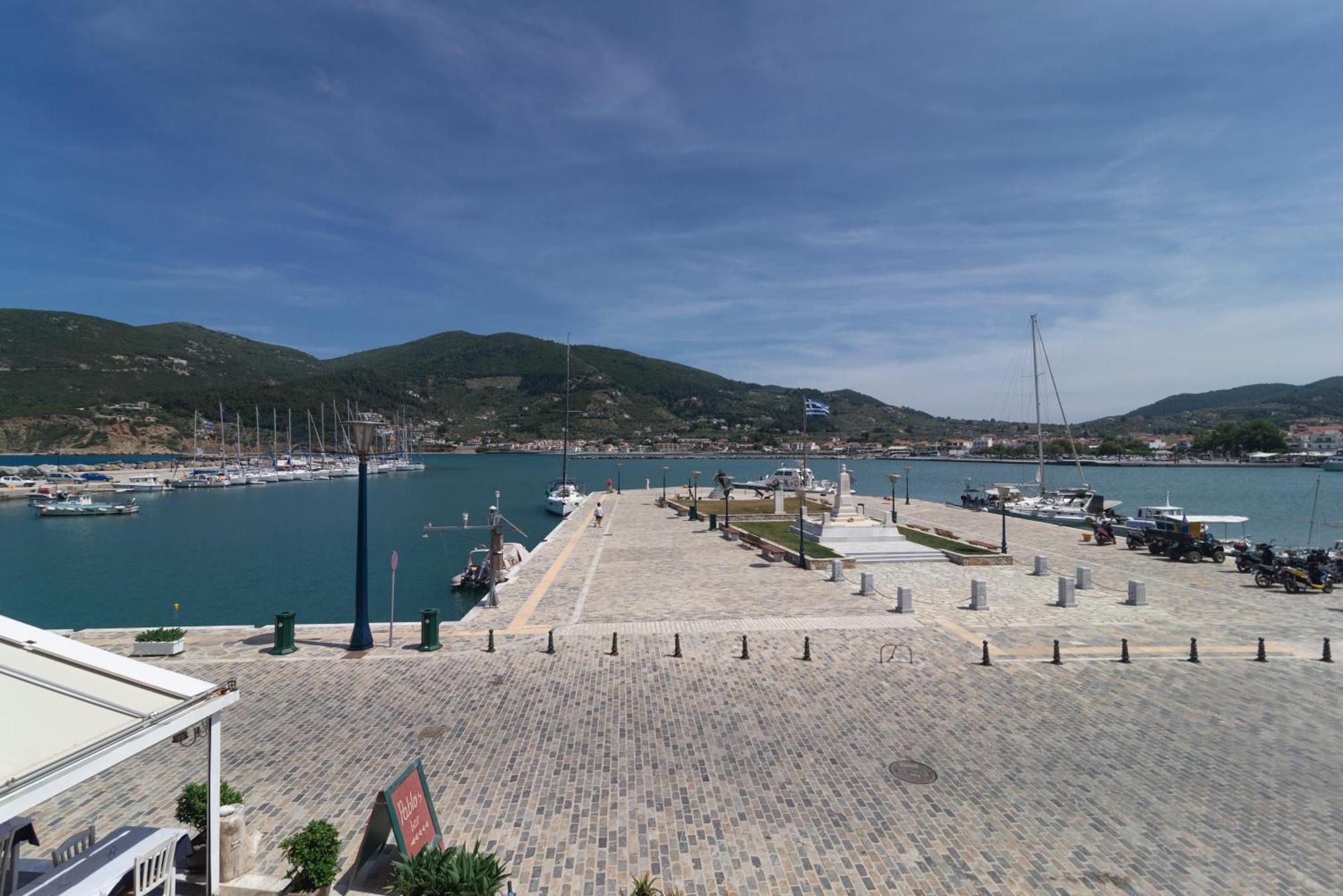 Faros Coastal Apartments Skopelos Town Bagian luar foto