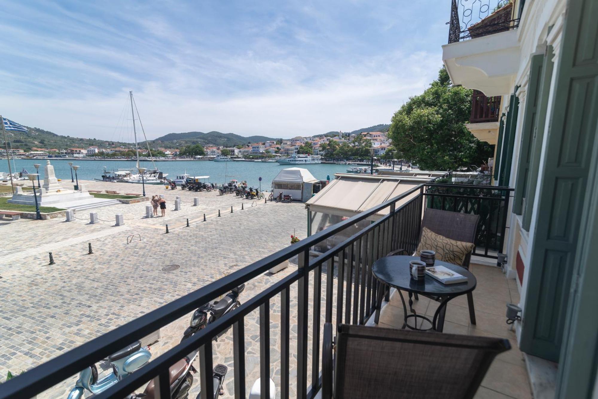 Faros Coastal Apartments Skopelos Town Bagian luar foto
