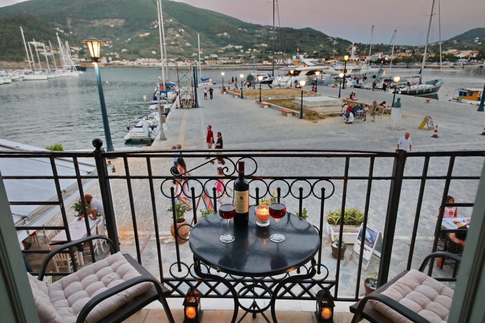 Faros Coastal Apartments Skopelos Town Bagian luar foto